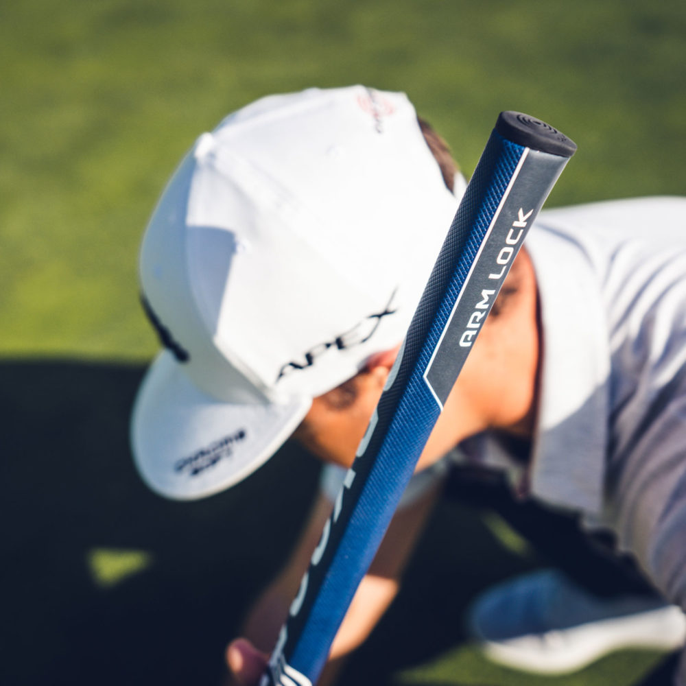 putters-2021-2-ball-ten-arm-lock-lifestyle___2