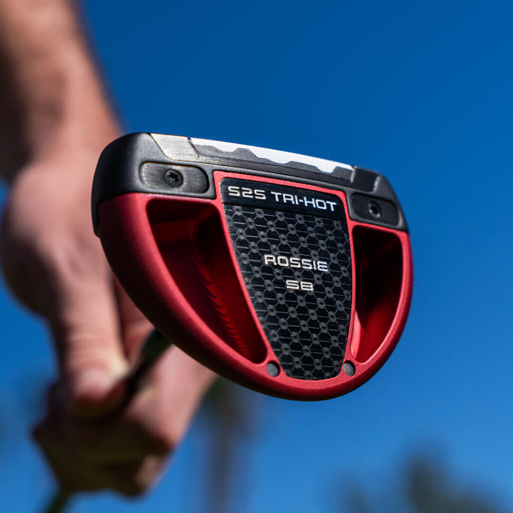 putters-2026-square-2-square-tri-hot-rossie-sb_lifestyle___4