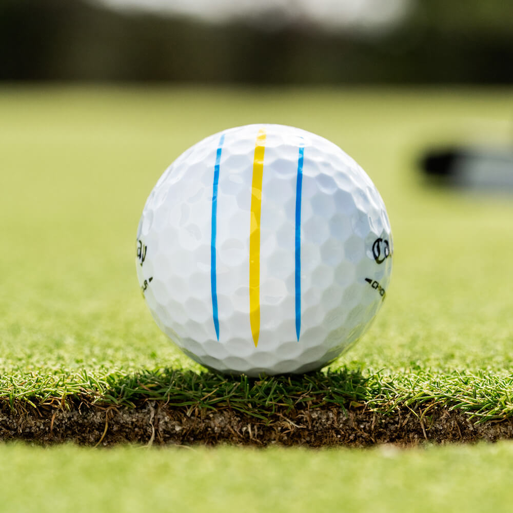 balls-2026-chrome-tour-triple-track-blue-yellow_6281_lifestyle___3